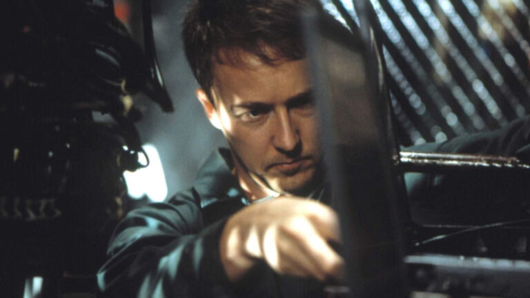 ‘The Score’ Review: An Aging Thief and a Young Hotshot Stalk Old Montréal in this 2000’s Thriller The Score