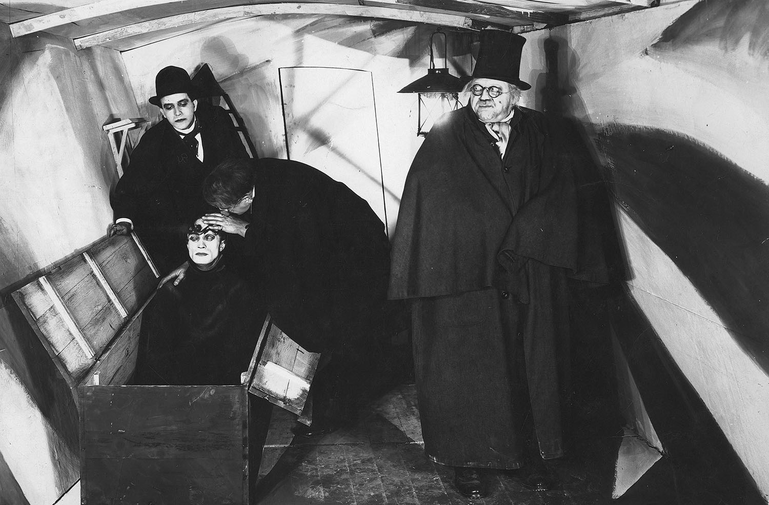 review-the-cabinet-of-dr-caligari-1920-the-movie-buff
