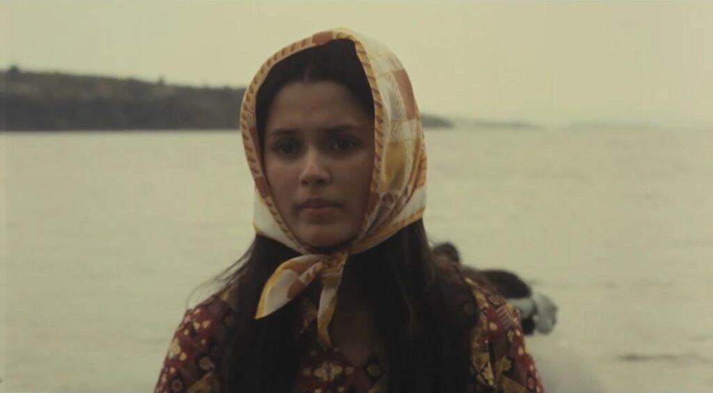 Ligaya Paraiso (Hilda Koronel) leaves for a better life in the city in a scene from "Manila in the Claws of Light"