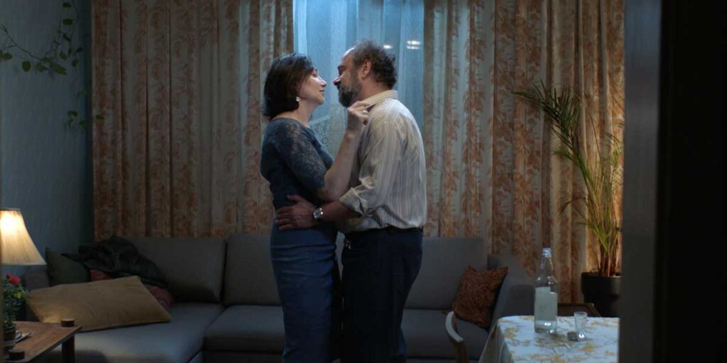 Mila and Antoni dance while drunk