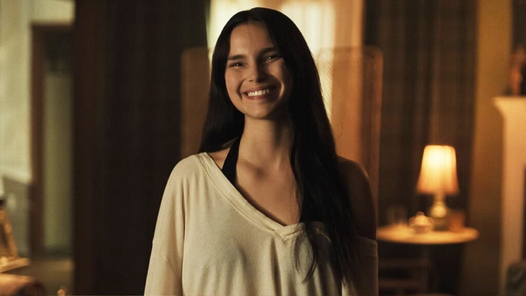 Inde Navarrette as Nikki.