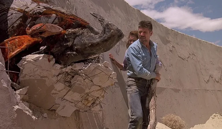 ‘Tremors’ is a Great ’90s Throwback and a Fun Creature Feature to Boot Tremors